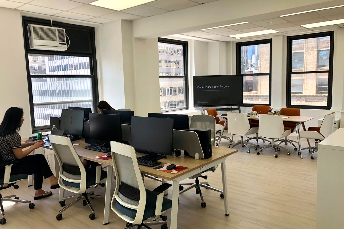 PRO Links Realty Manhattan office work area